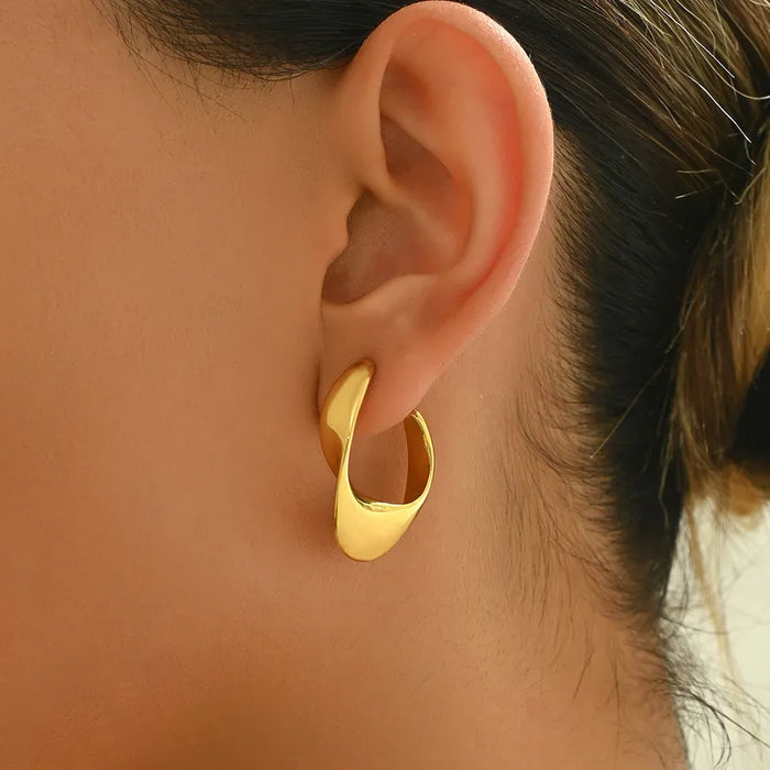 Luna Gold Curve Hoops
